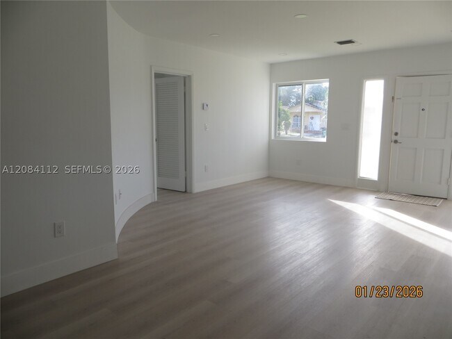 Building Photo - 7435 SW 22nd St