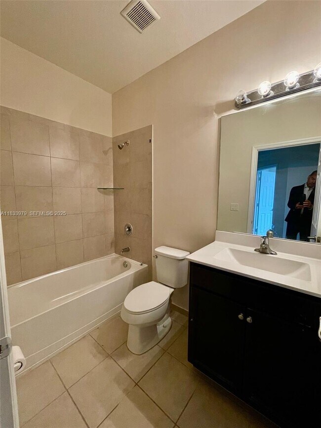 Building Photo - 146 SE 34th Terrace