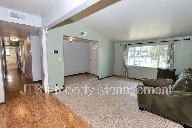 Building Photo - 2128 W La Loma Dr