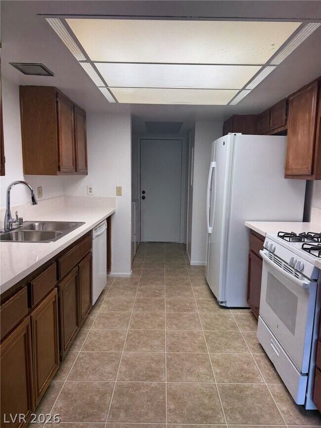 Building Photo - 2119 Pine Breeze Ln