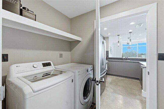 Building Photo - 525 E Jackson St