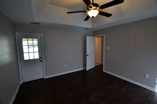 Building Photo - Beautifully remodeled! 3 Bedroom 2 Bath Home in Denham Springs