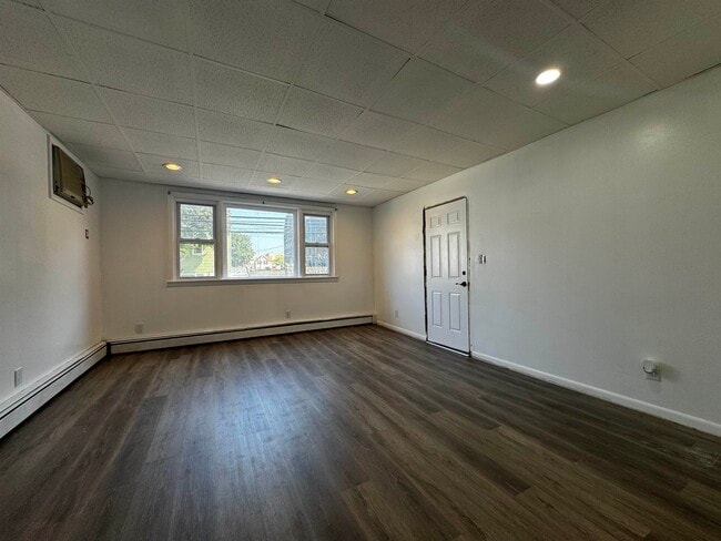 Building Photo - 625 13th St