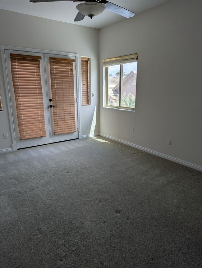 Building Photo - Santa Fe Vistas House!