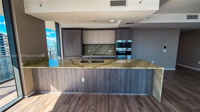 Building Photo - 801 S Miami Ave