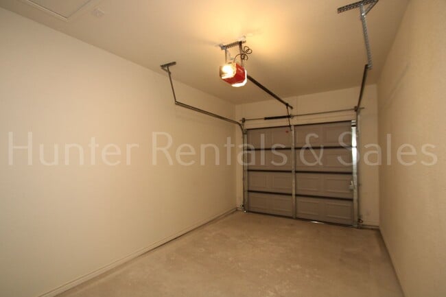Building Photo - Modern New Construction Duplex