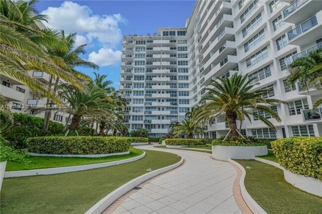 Building Photo - 100 Lincoln Rd