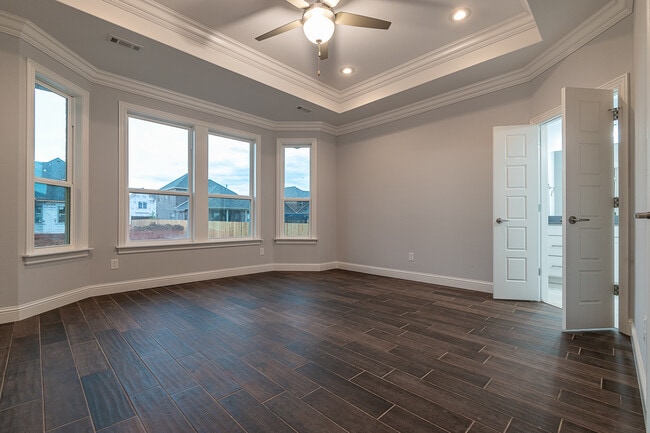 Building Photo - 1431 Water Way Dr