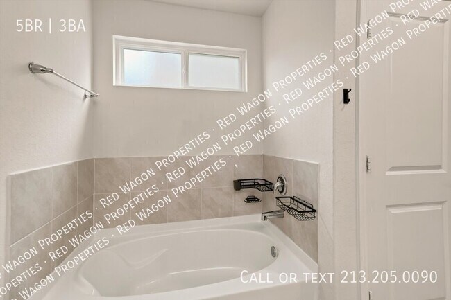 Building Photo - 8106 Chestnut Blue