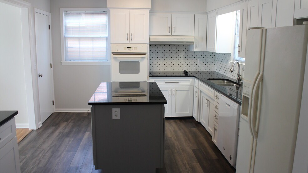 Kitchen. New granite, cabinets, appliances. - 2614 Edge O Lake Dr
