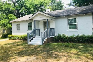 Building Photo - 3 bedrooms /2 bathrooms