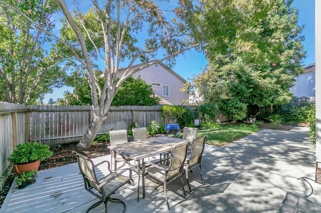 Building Photo - 3257 Vista Del Lago Way