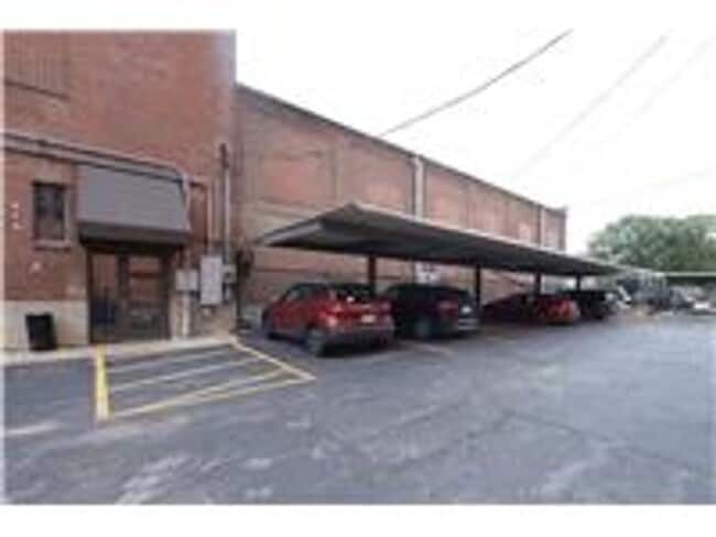 Building Photo - 4901 Washington Boulevard 4B