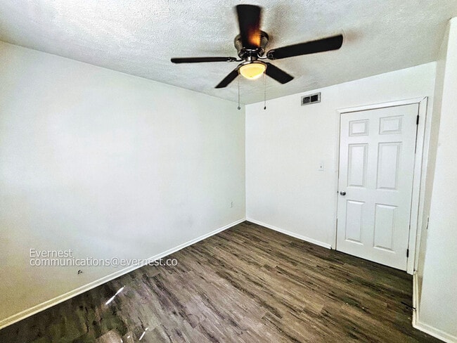 Building Photo - 2740 Teresa Dr