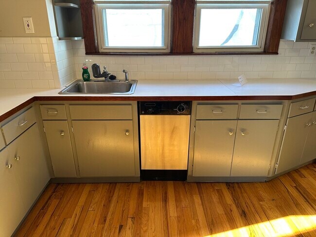 Building Photo - 77 Walk Hill St