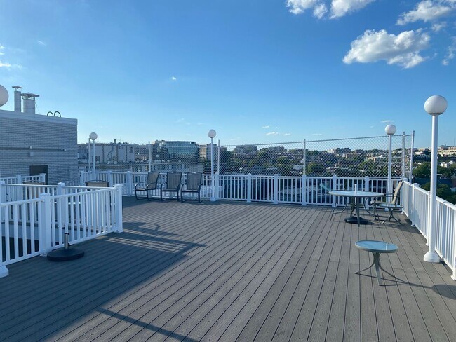 Building Photo - Centrally Located Dupont Circle at the Imperial House 1 Bed in the heart of it all! Utilities inc...
