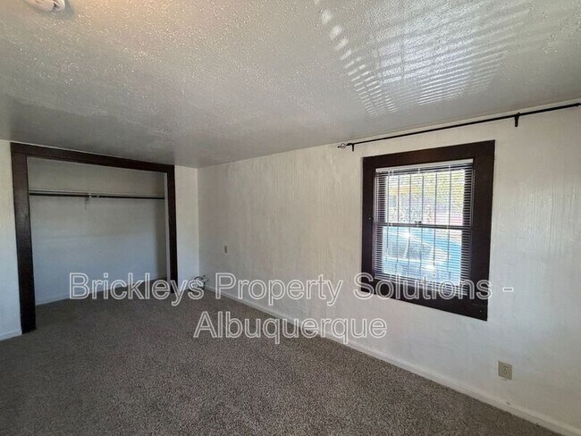 Building Photo - 313 Cornell Dr SE