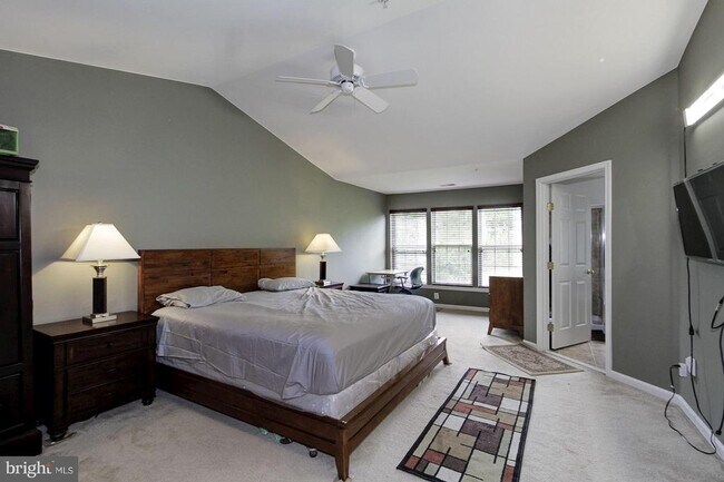 Building Photo - 7055 Oak Grove Way