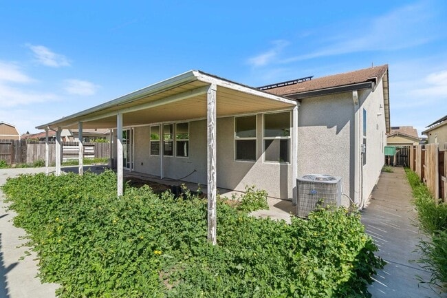 Building Photo - 3760 Orbison Ln
