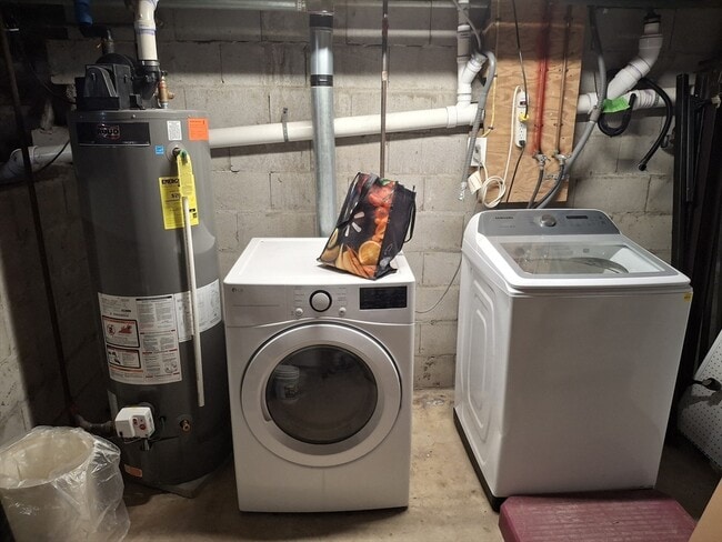 Building Photo - 45 Oak St