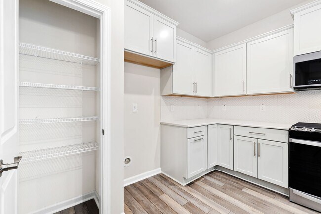 Building Photo - Modern & Charming 3-Bedroom Townhome in Durham!