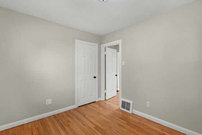 Building Photo - 963 Collier Pl