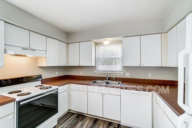 Building Photo - 3571 Turret Green Dr