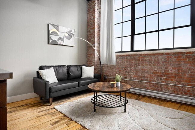 Building Photo - 1220 SW Washington St