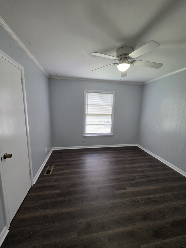 Building Photo - 3607 Inglewood Dr NW