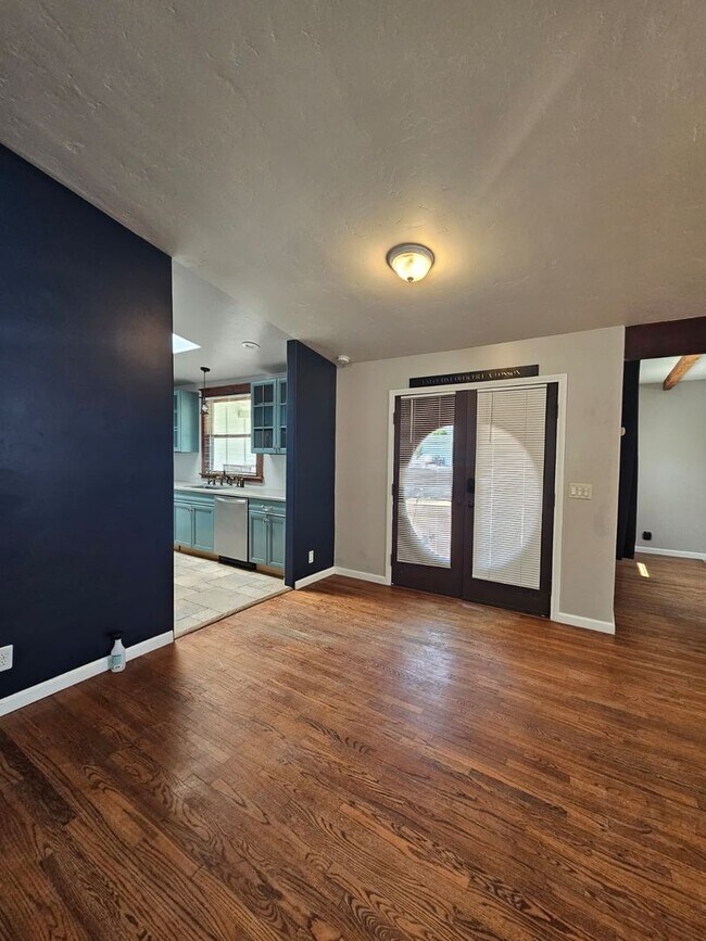 Building Photo - 352 Bonito Ave
