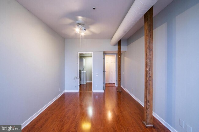 Building Photo - 301 Race St