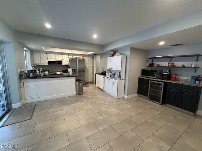 Building Photo - 2330 SE 8th Terrace