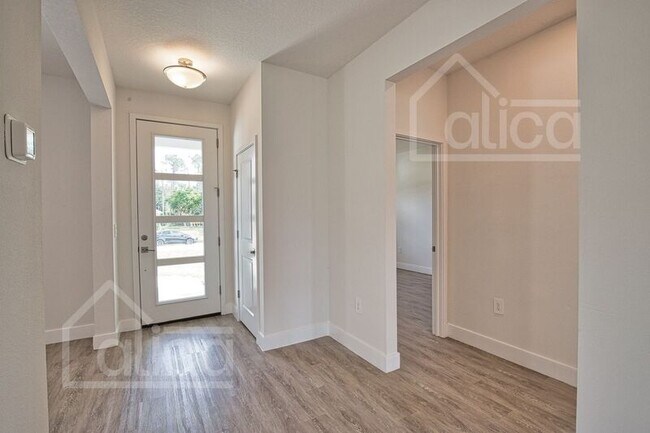 Building Photo - 3539 Donahue Ave
