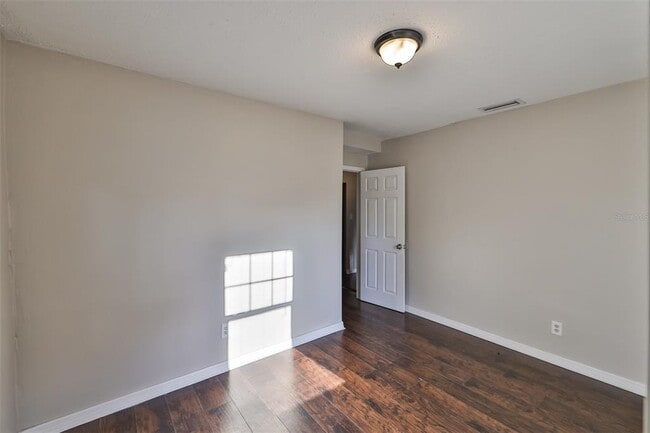 Building Photo - 1105 E 28th Ave