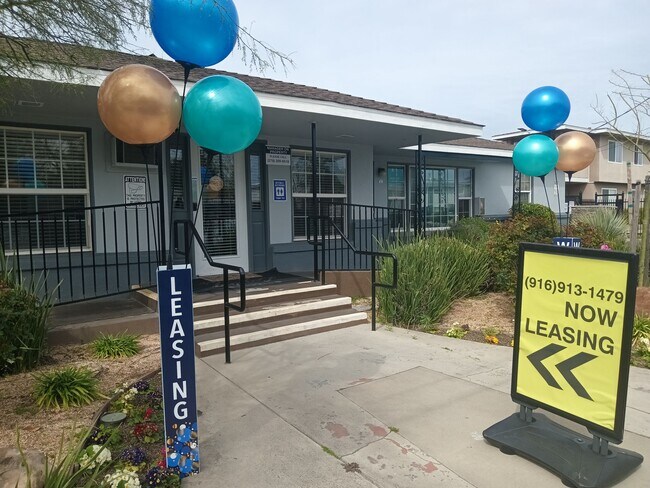 Building Photo - Welcome to SkyView Villa and Somerset Apartments!