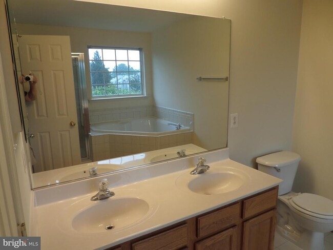 Building Photo - 822 Ferndale Terrace NE