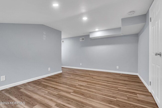 Building Photo - 463 Butler St