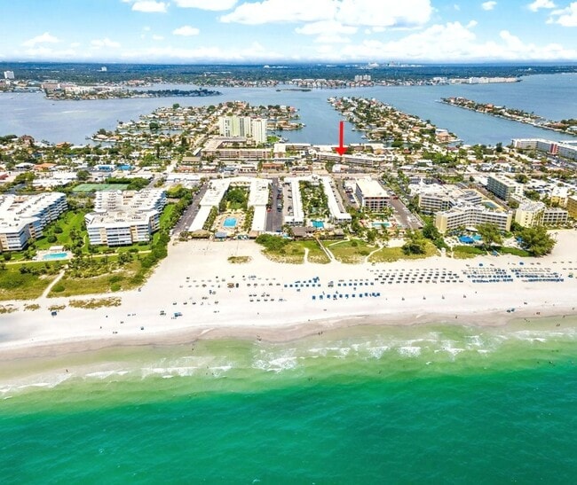 Building Photo - 2 Bedroom 2 Bath St. Pete Beach Condo!