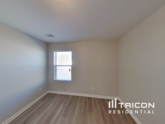 Building Photo - 2362 Clapton Ct