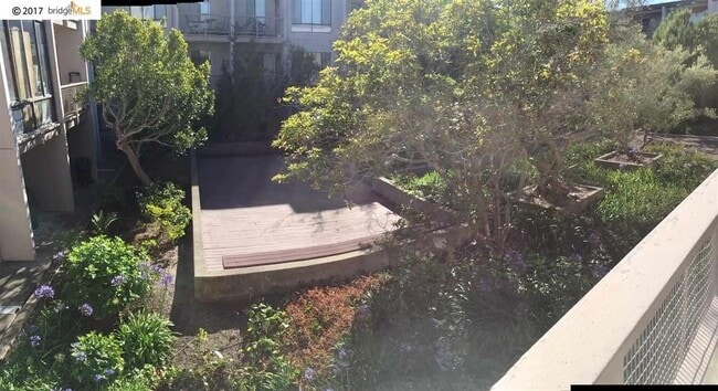Building Photo - Lovely upgraded studio condo with resort-like amenities at desirable Watergate by the bay!