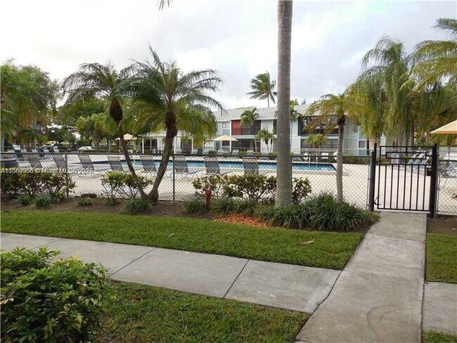 Building Photo - 9717 Hammocks Blvd