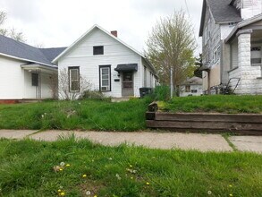 Building Photo - 2 Bedroom 1 bath