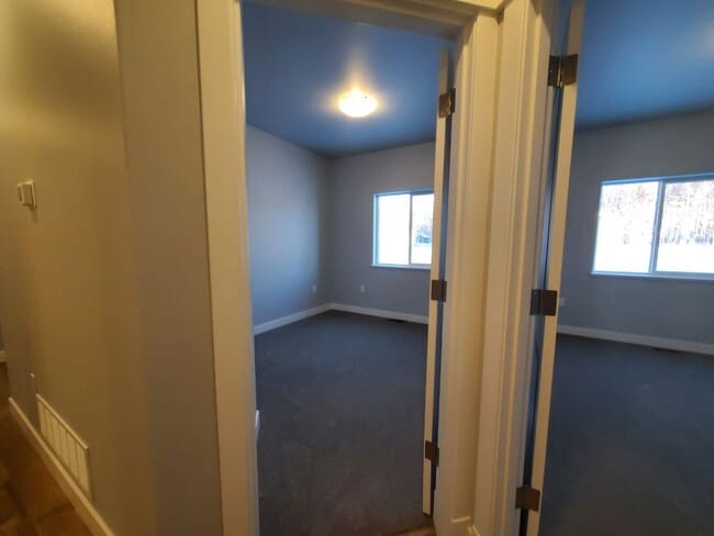 Building Photo - 3 BEDROOM | 2 BATHROOM | 2 CAR GARAGE | HA...