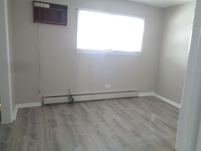 Building Photo - 1340 N Main St