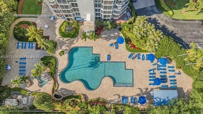 Building Photo - 3500 Mystic Pointe Dr