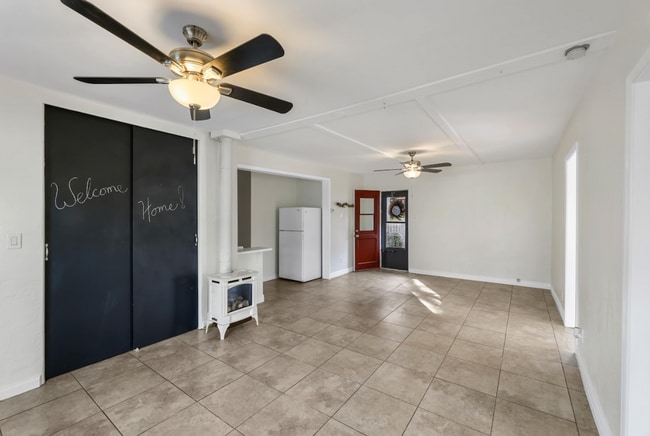 Building Photo - Charming 2 Bedroom, 1 Bathroom Back Unit with Private Yard — Close to Downtown