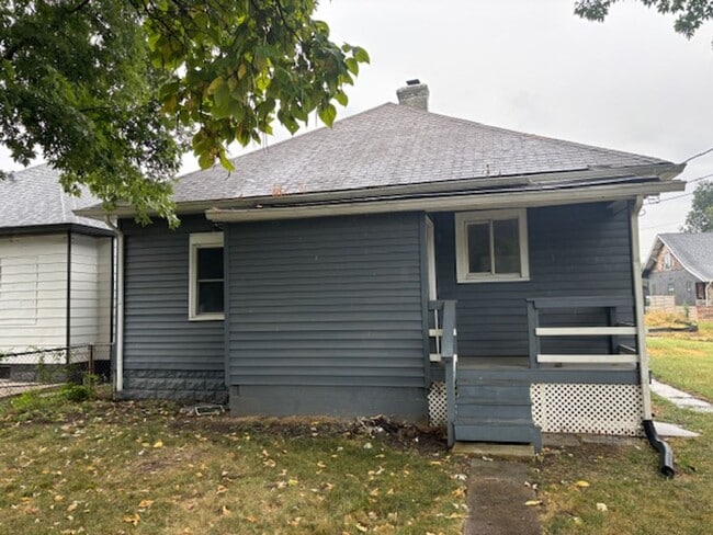 Building Photo - 4 bedroom House On Lasalle St!