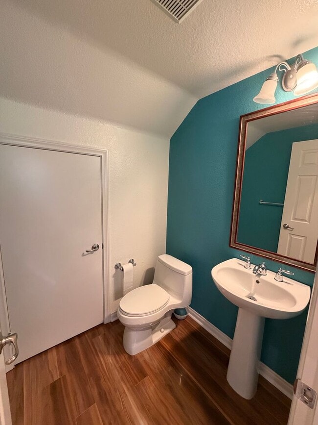 Building Photo - ESCALA - Luxury 2 / 2.5 Townhouse + 2 Car Garage in Gated Escala Community