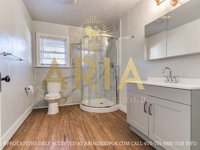 Building Photo - COMING SOON! 2 Bed/2 Bath Duplex Super Clo...