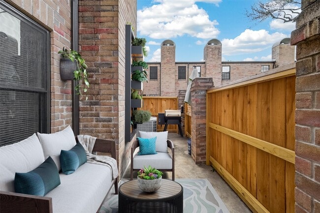 Building Photo - 9800 Pagewood Ln